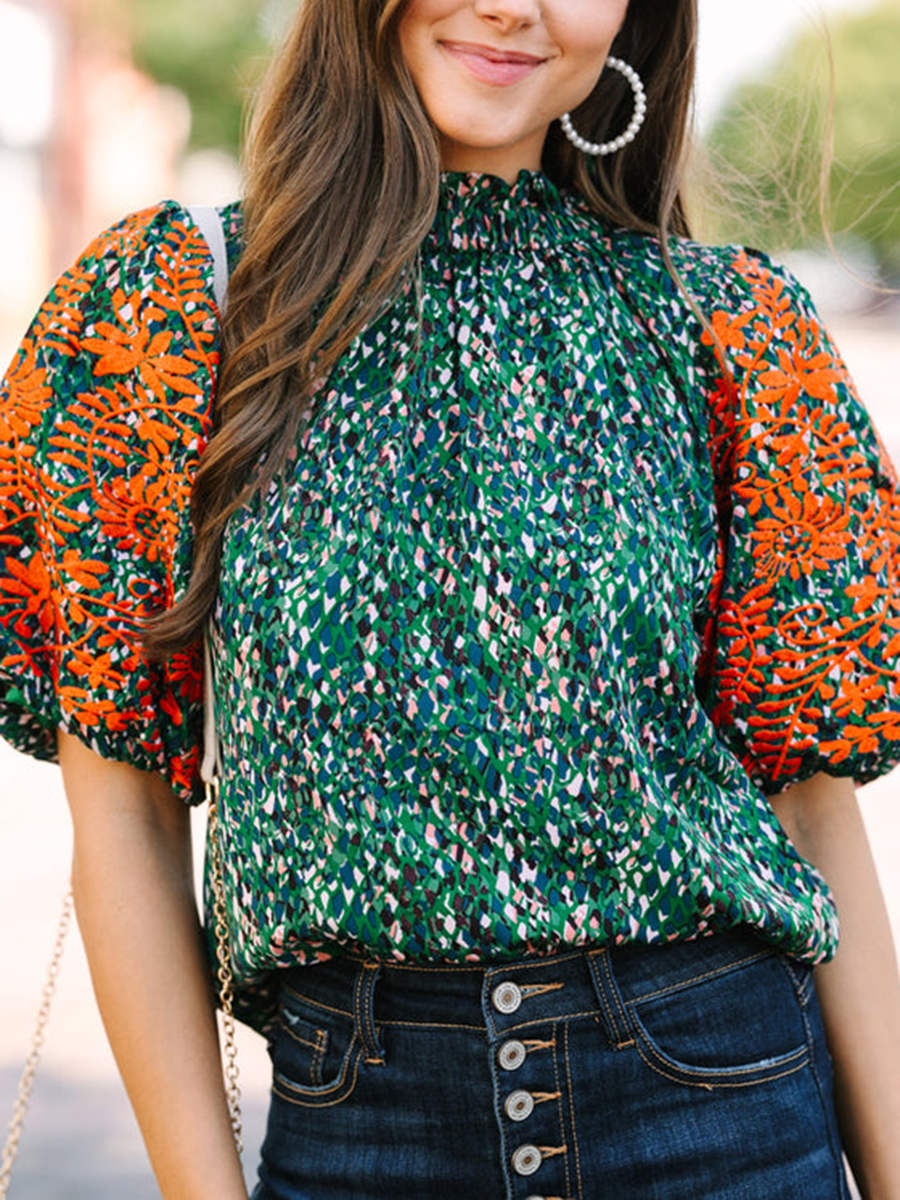 Green quarter-sleeve floral embroidered shirt